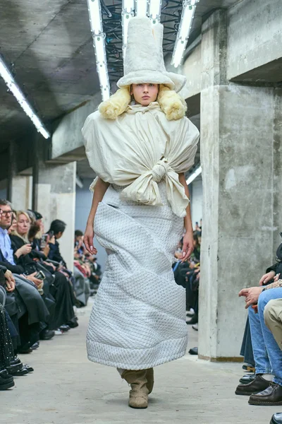 Look 18